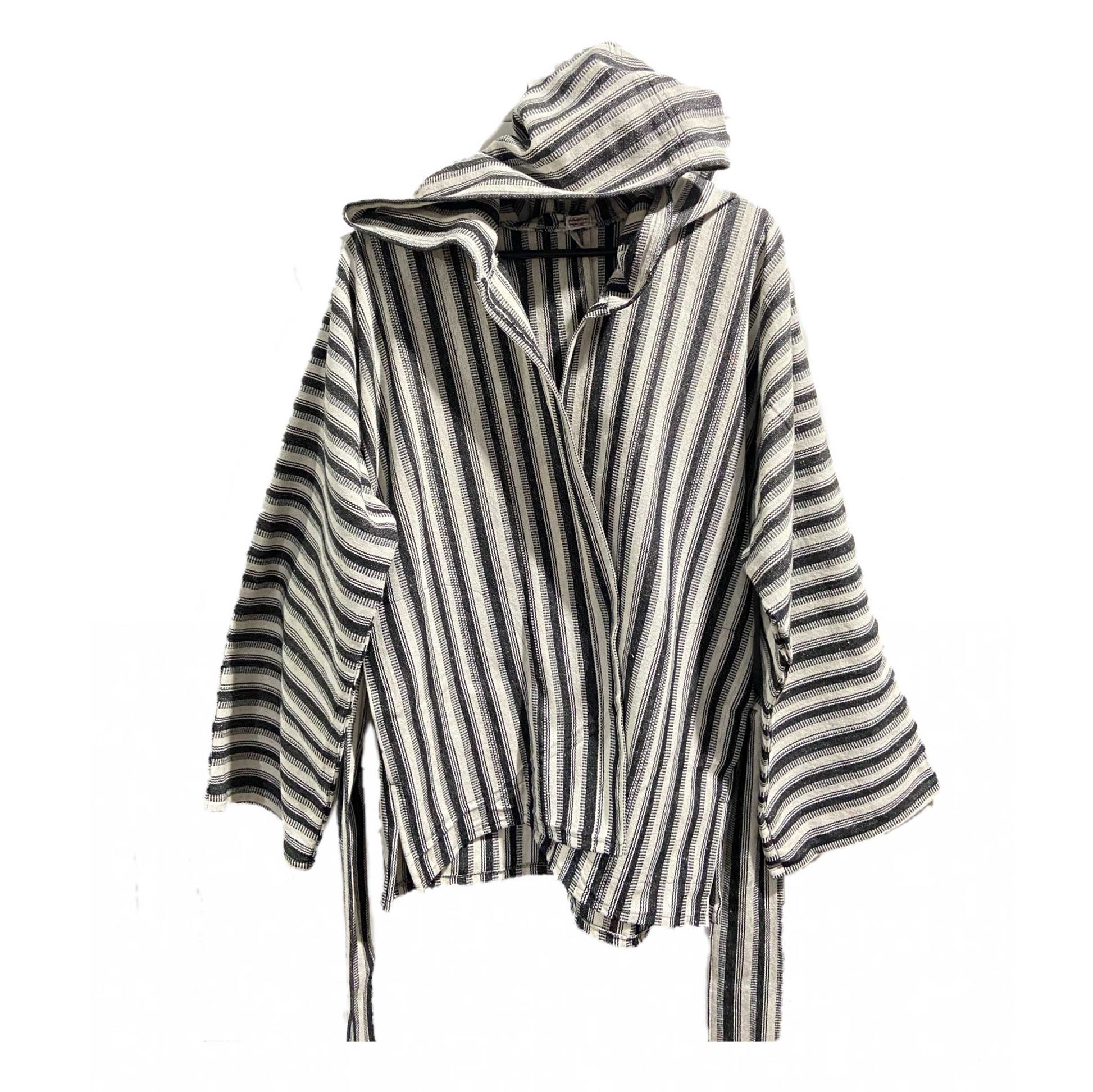 Lain Robe In Black And White